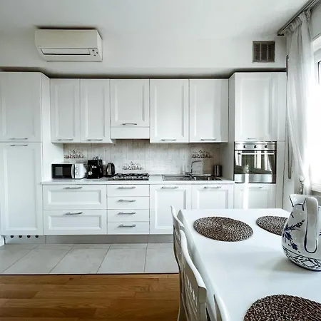 Apartment White Pearl - Citycenter - Large & Elegant Flat *